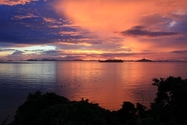 산월의 일몰 이미지