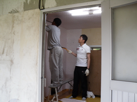 독거노인 가정 도배 및 청소 봉사(군내면) 이미지