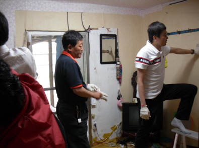 독거노인 가정 도배 및 청소 봉사 첨부#2