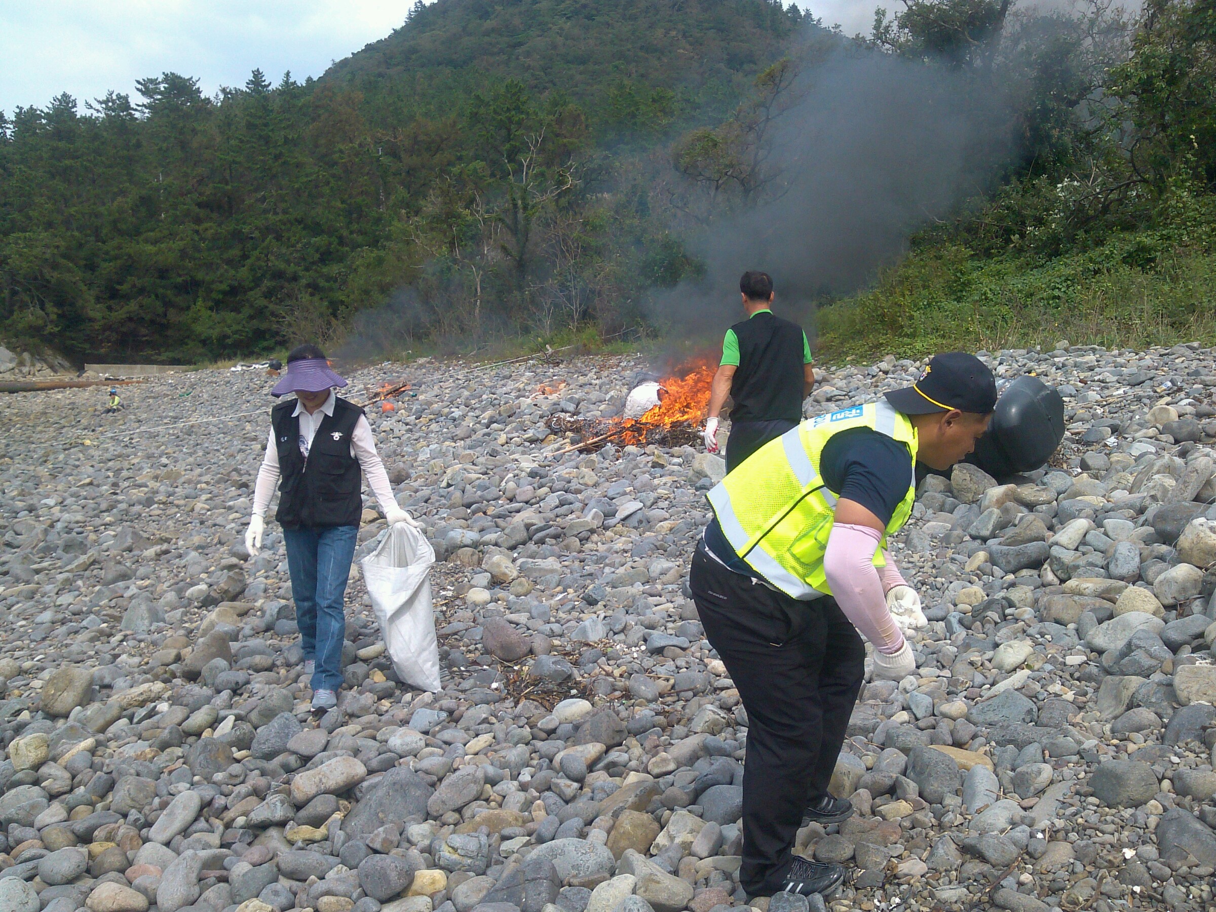 진도군 방범연합회 태풍피해 현장 정화활동 이미지