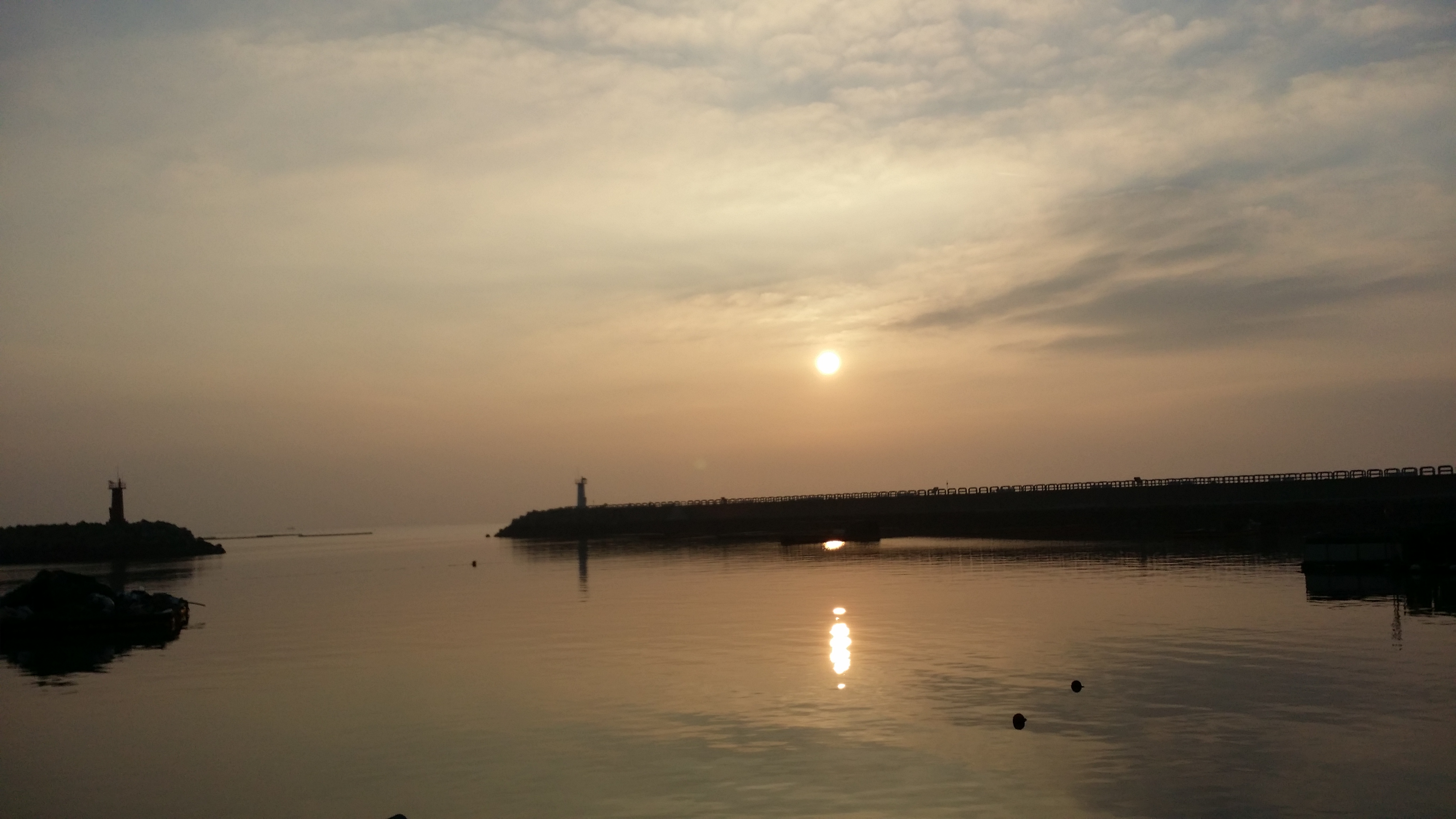 접도 수품항 서방파제 등대 일출. 첨부#6