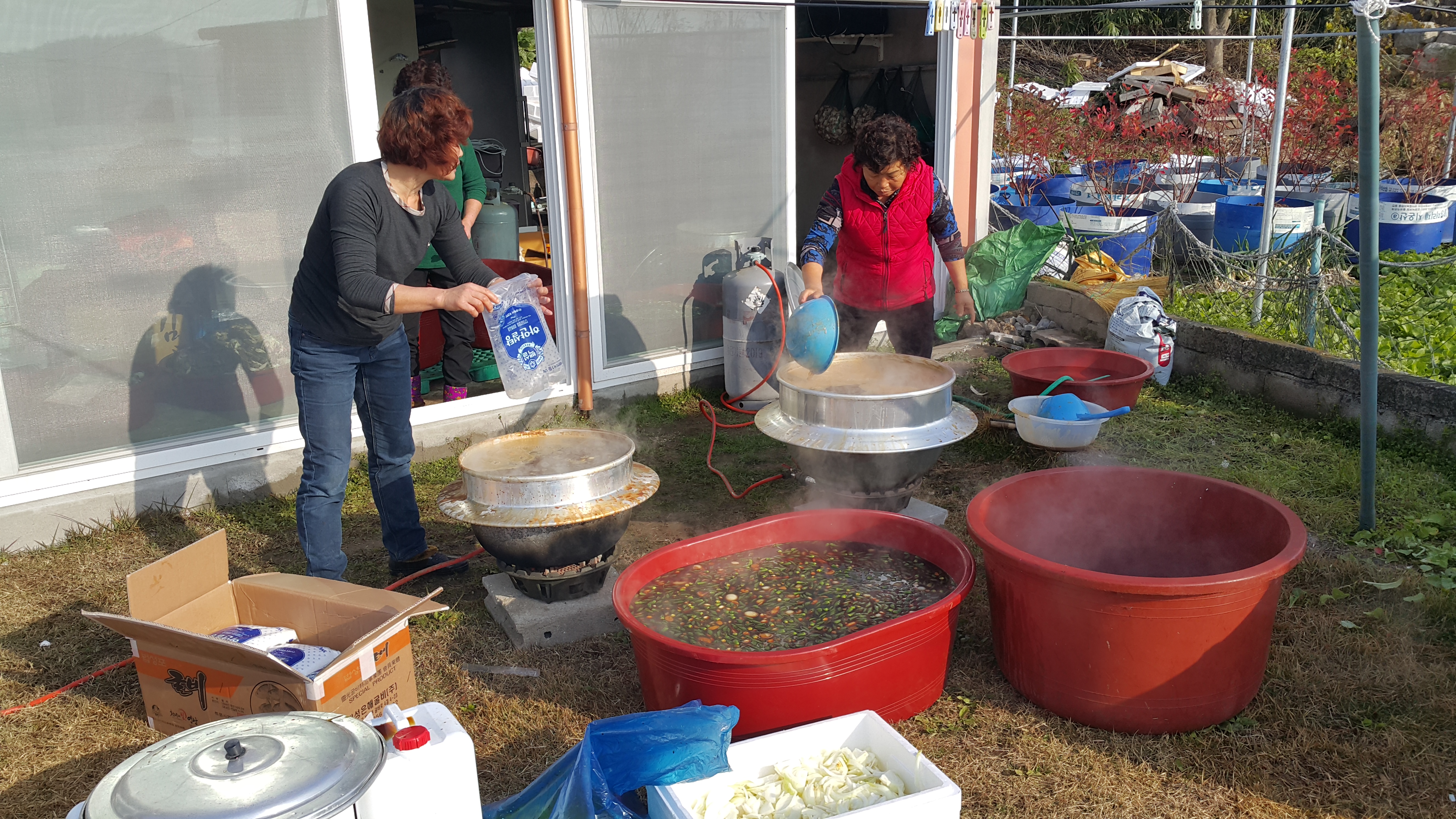 한여련 진도군수협분회 - 불우어업인 사랑의 간장게장 나눔행사 첨부#2