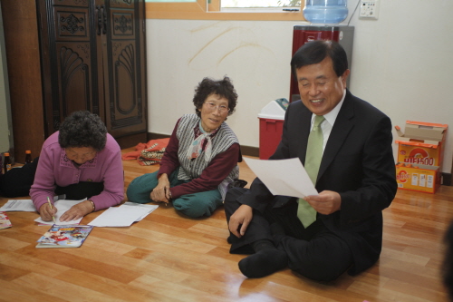 군내면 한글교실 운영 방문 이미지