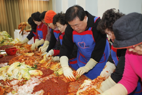 사랑의 김장김치담기 이미지