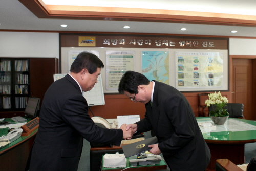 신우철 신임 부군수 사령장 전달 이미지
