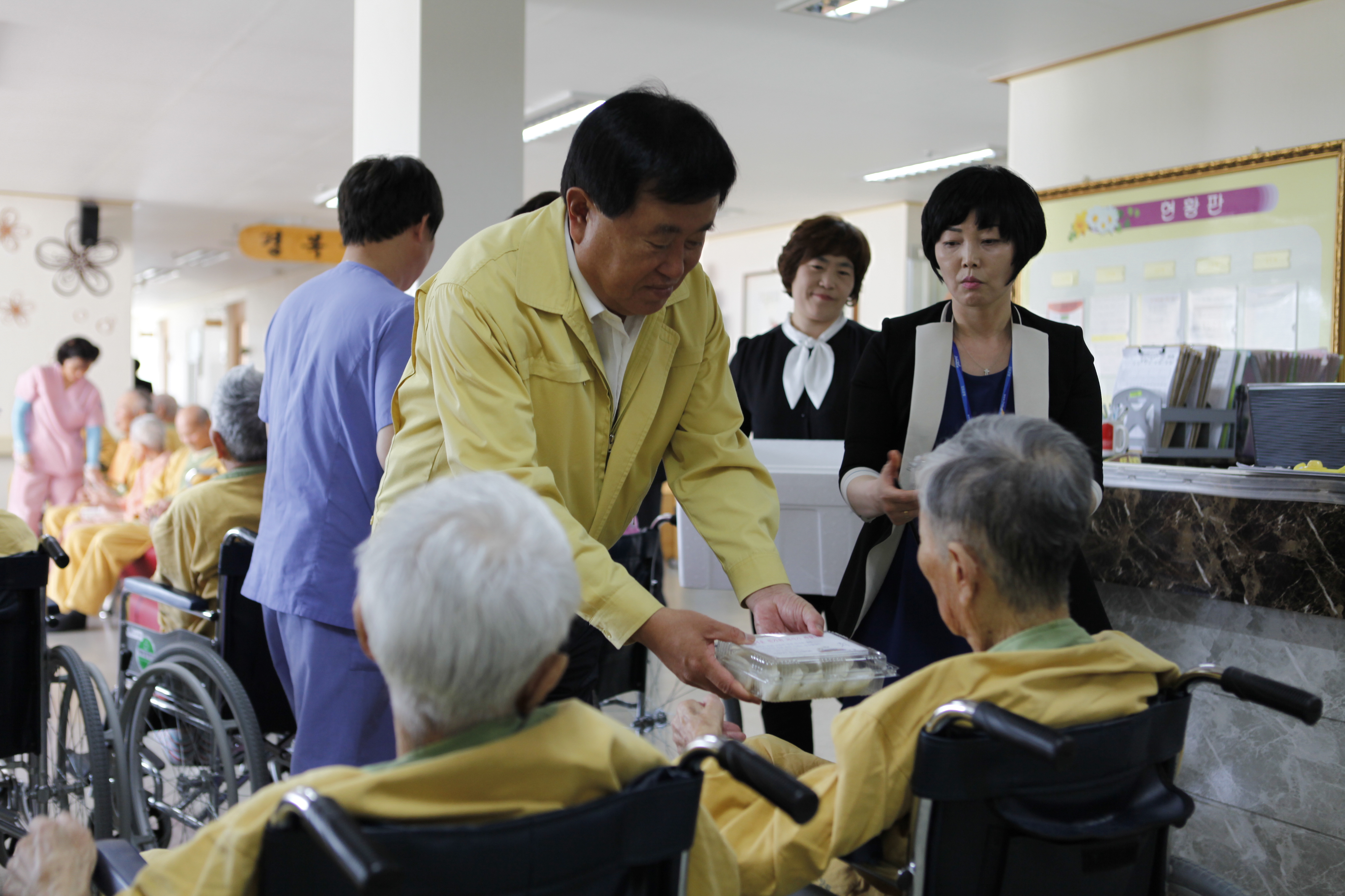 추석 맞이 어르신 위문 방문 이미지
