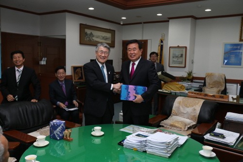 일본 아키타현 핫포쵸 방문단 이미지