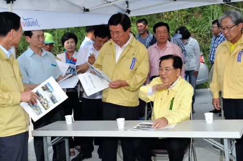 박준영 전남도지사 군내면 가뭄피해현장 방문 이미지