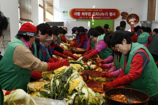 진도군새마을지회 사랑 버무린 김치 나누기 행사 이미지