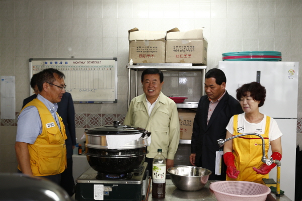 한가위 '사랑나누기 송편 빚기' 행사 이미지