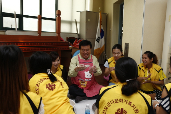 한가위 '사랑나누기 송편 빚기' 행사 첨부#3