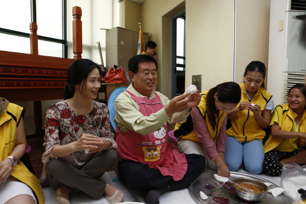 한가위 '사랑나누기 송편 빚기' 행사 첨부#4