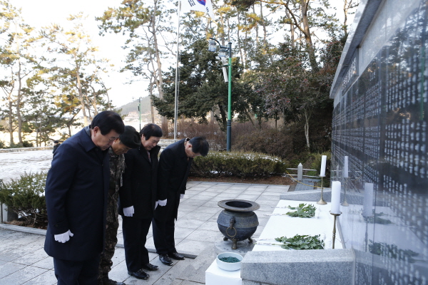 2015 신년 충혼탑 참배 첨부#2