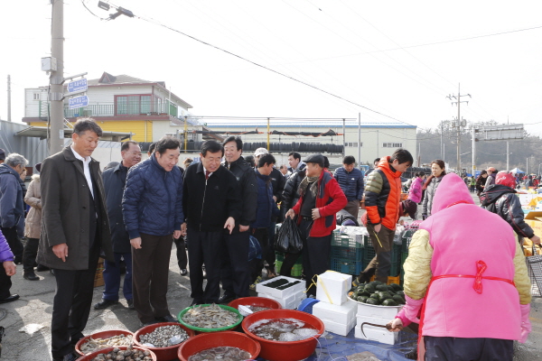 이낙연 전남도지사 진도읍 조금시장 방문 이미지