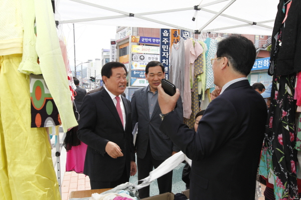 진도여성단체협의회 불우이웃돕기 바자회 이미지