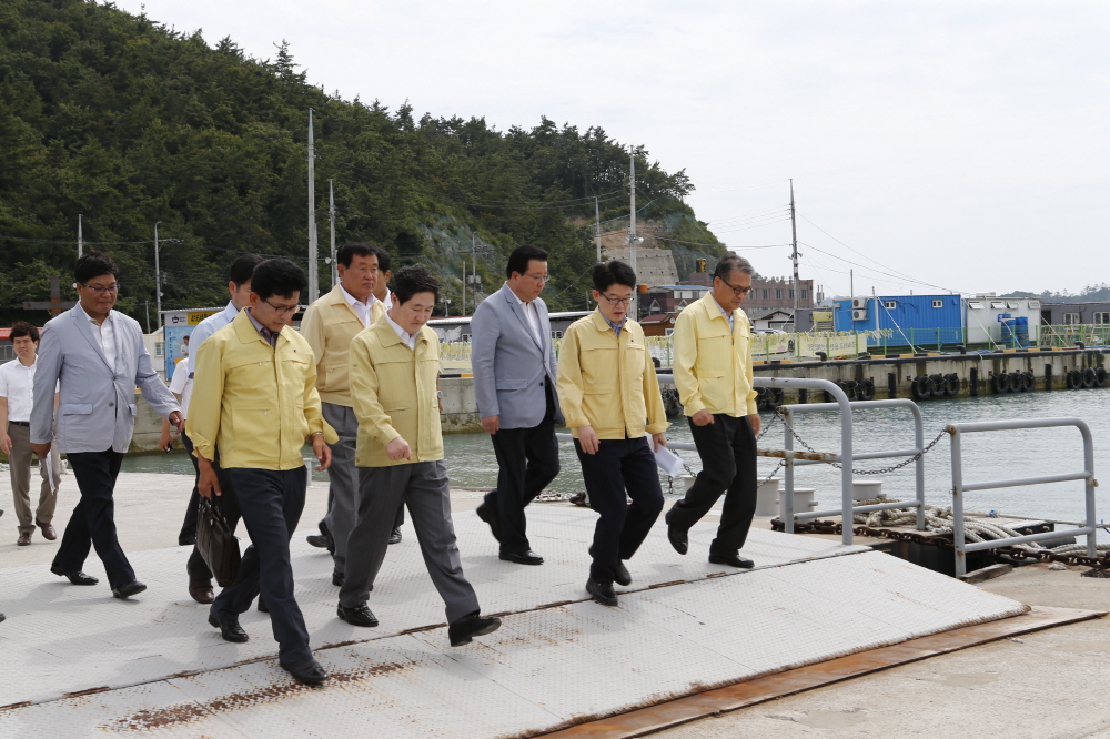 유기준 해양수산부장관 세월호 사고해역 방문 이미지