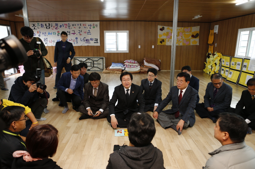 김영석 해양수산부장관 진도 팽목항 방문 첨부#3