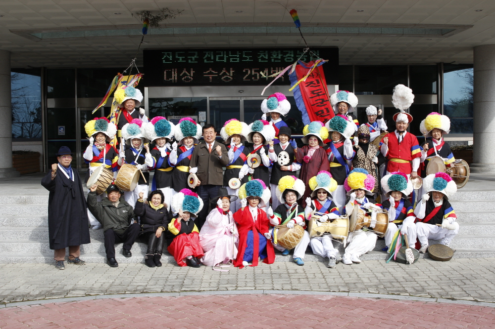 설맞이 풍물놀이패 기념사진 촬영 이미지