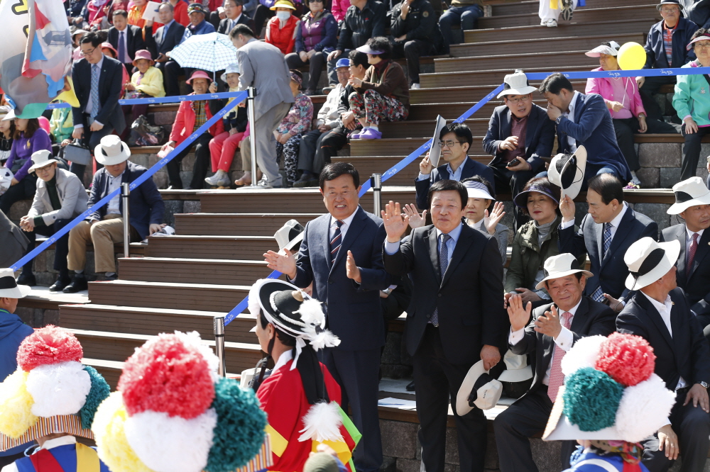 제38회 진도신비의바닷길축제 개막퍼포먼스 참가자 격려 첨부#3
