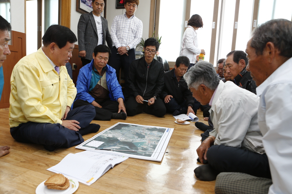 현장방문 마을주민과의 대화 이미지