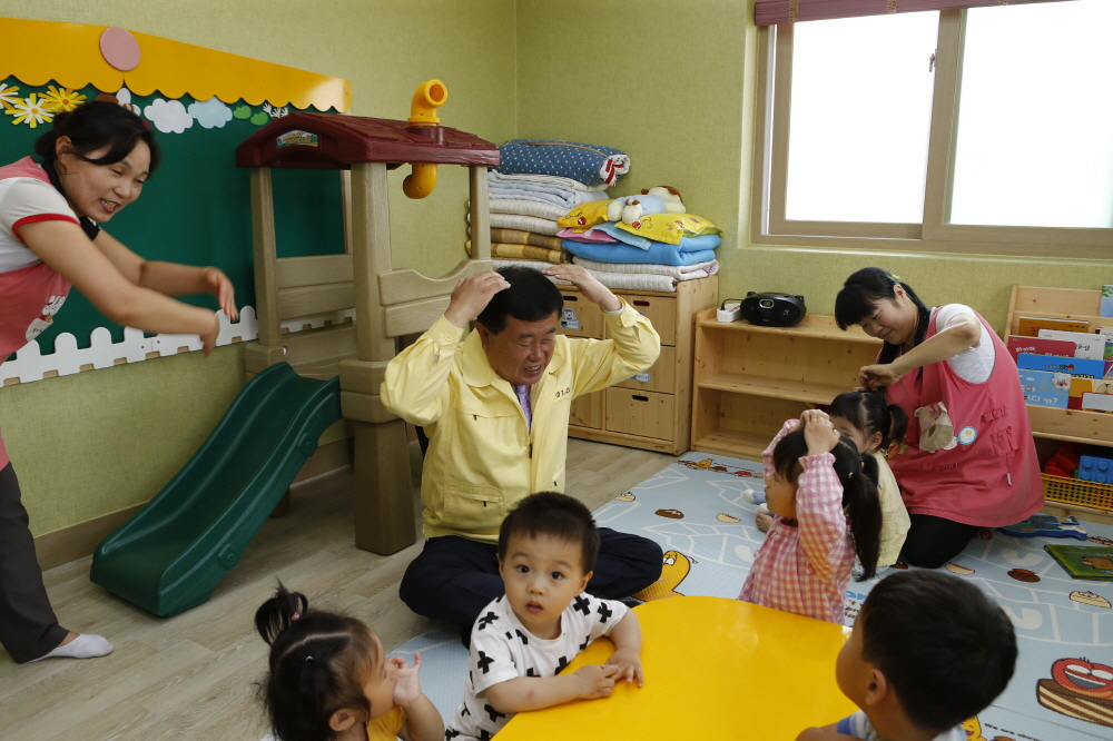 군내 어린이집 방문 이미지