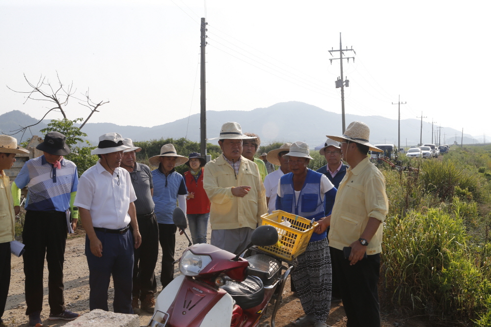 농작물 가뭄피해현장 방문 이미지
