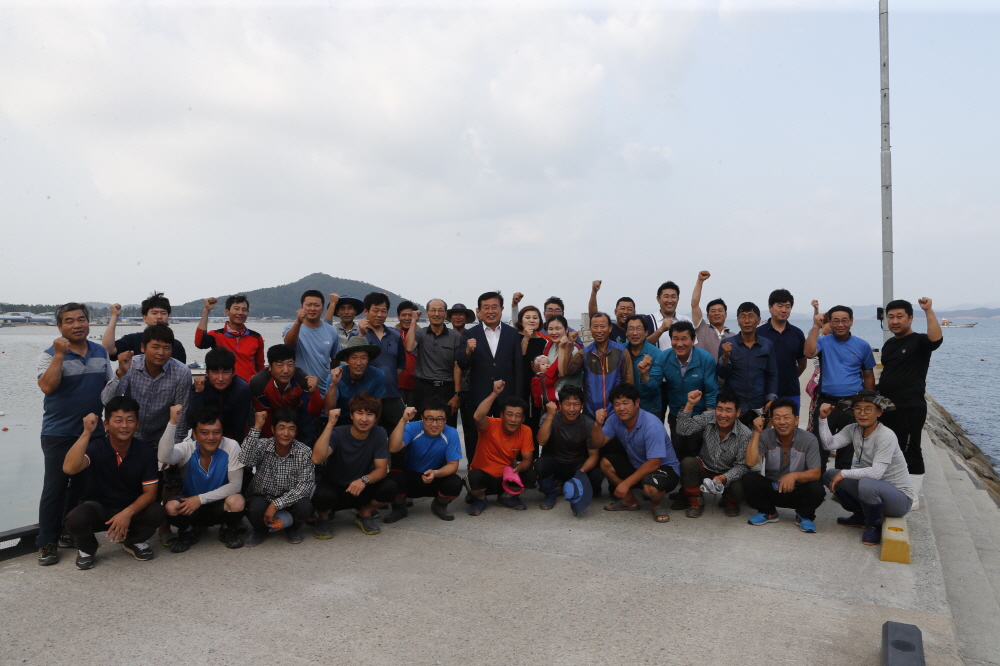 고군면청년회 마을환경정화활동 기념촬영 이미지