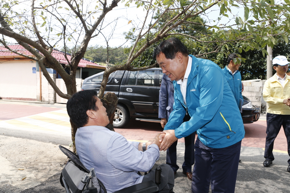 취약계층 집수리사업 대상세대 방문 이미지