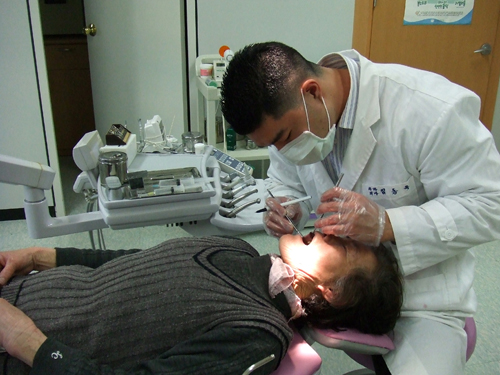 진도군, 노인 대상 무료 틀니 보급 이미지