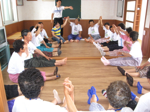 진도군 임회면 경로당 어르신들의 행복한 건강체조 이미지