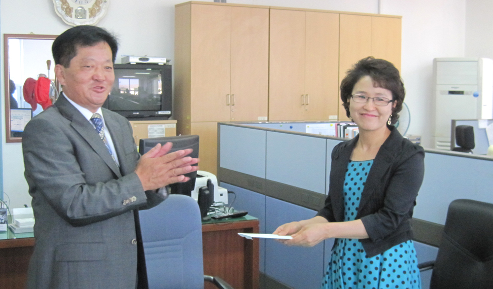 ‘티끌 모아 기부’…진도군청 공직자 모임, 조도 중․고등학교에 성금 전달 이미지