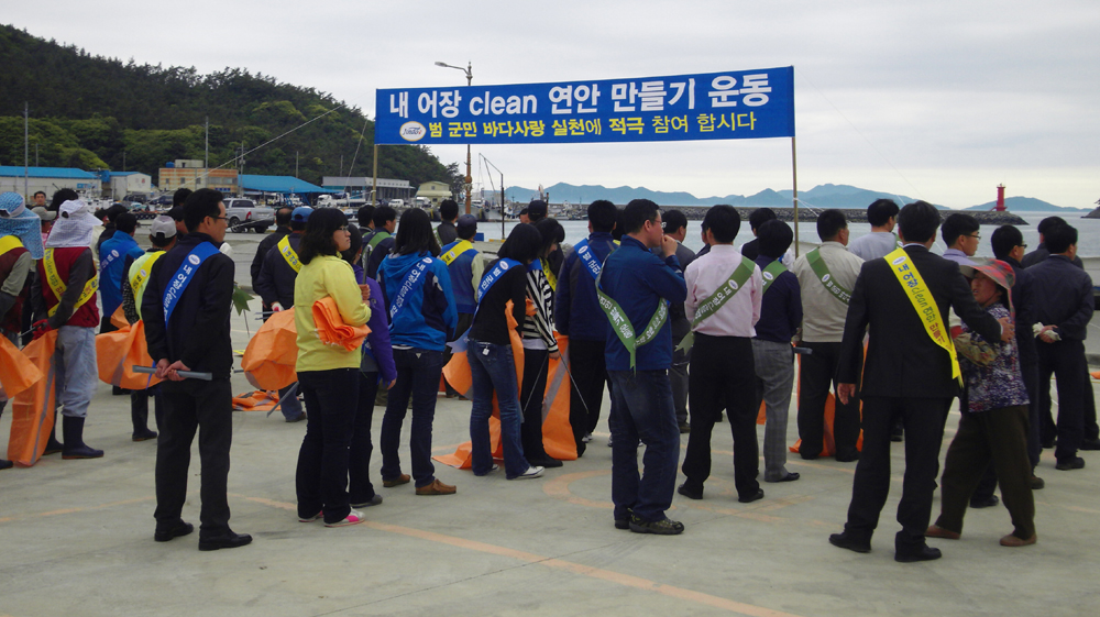 진도군, 민·관 합동 바닷가 대청소 실시 이미지