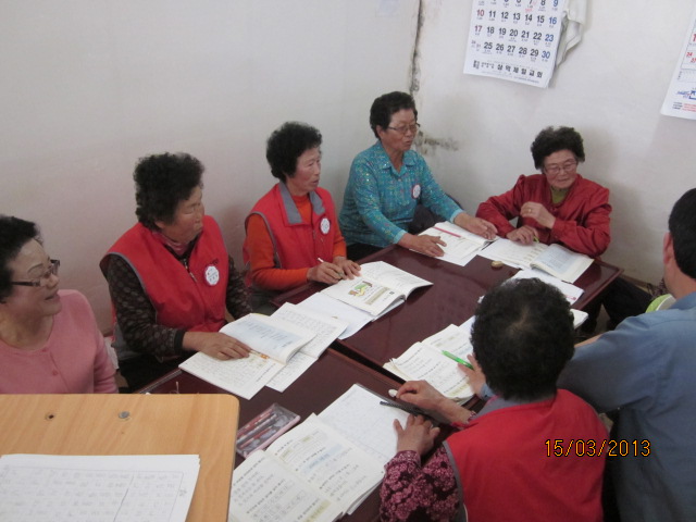 진도군 어르신 한글학교 학생, “이름표 차고 학교가요” 이미지
