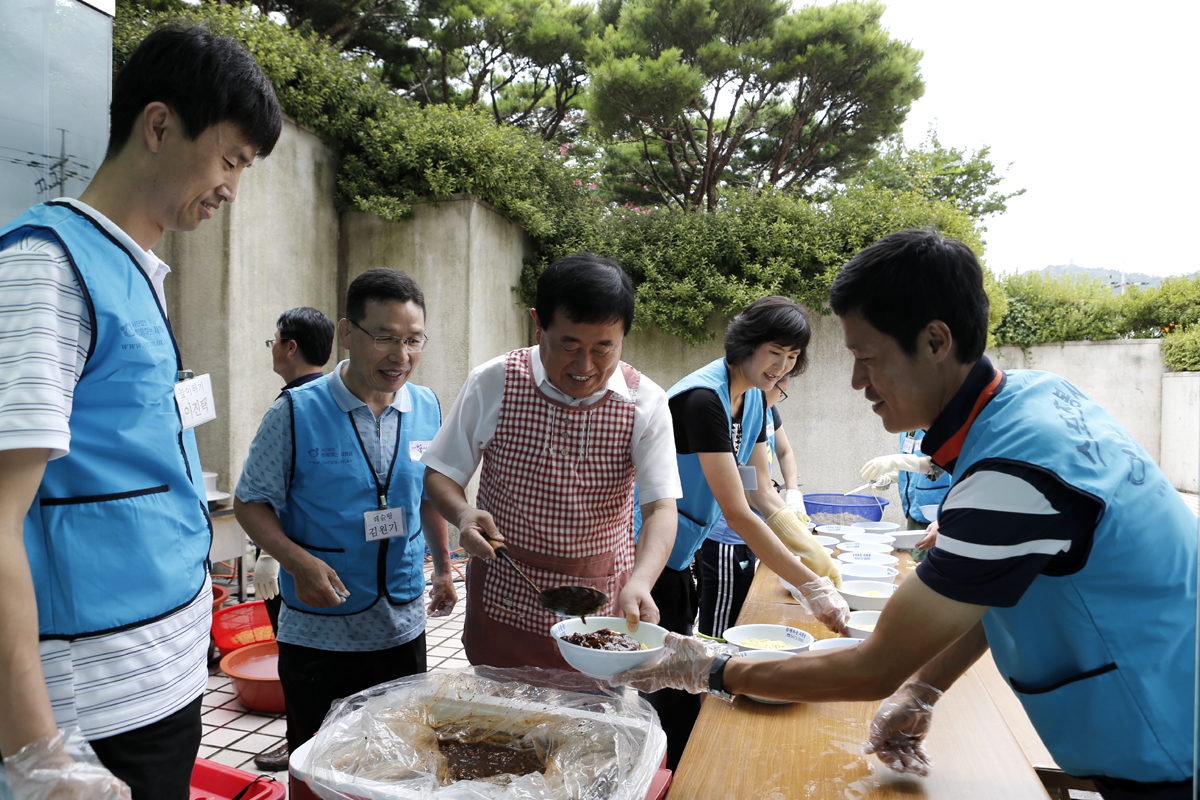 금메달 리스트가 뽑은 짜장면에 진도 어르신들 웃음꽃 이미지