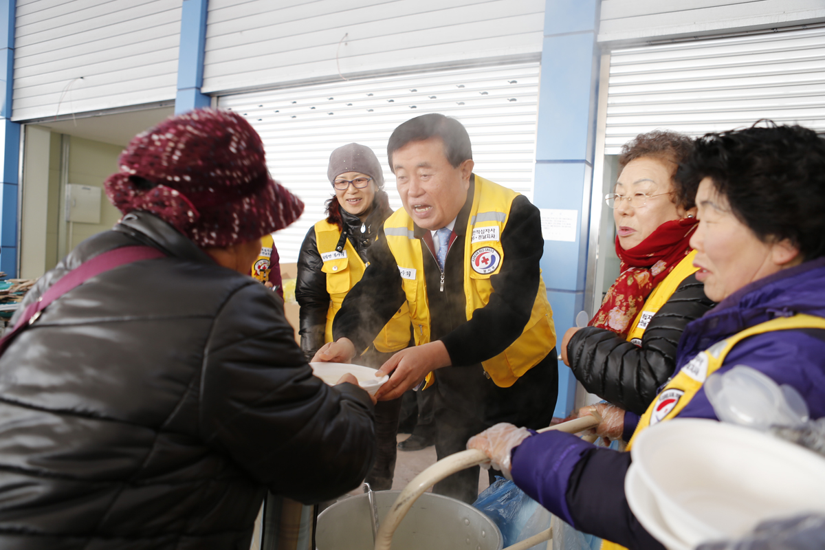 대한적십자봉사회 진도지구협의회 ‘희망 나눔 떡국 봉사’ 성황 이미지