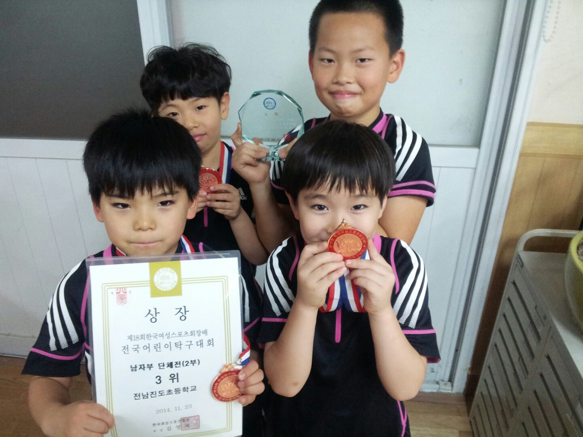 섬 탁구 연습벌레들 창단 2년만에 전국대회 첫 3위 이미지