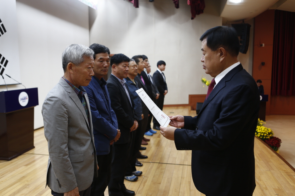 신규임용 및 사령장 배부 이미지