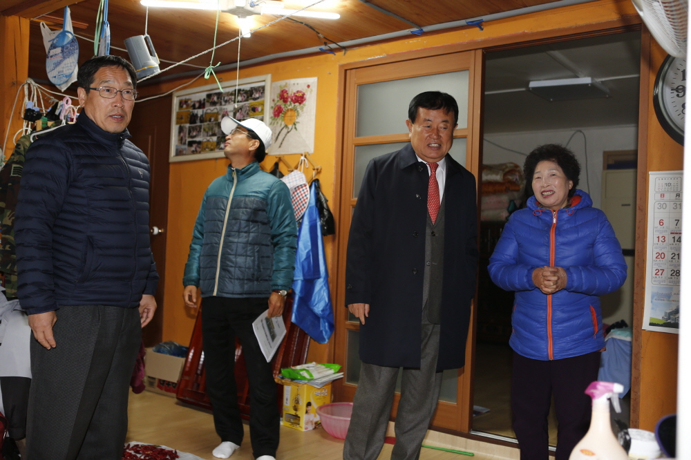 저소득측 주택복원사업현장 방문 이미지