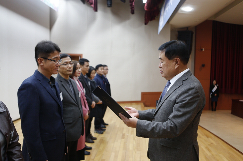 2016 하반기 진도군인재육성장학회 장학증서 수여식 이미지