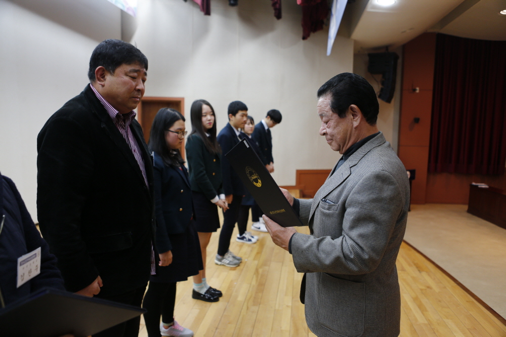 2016 하반기 진도군인재육성장학회 장학증서 수여식 첨부#7