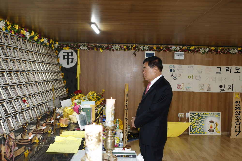 이낙연전남도지사 진도항 세월호유가족 위문 첨부#2