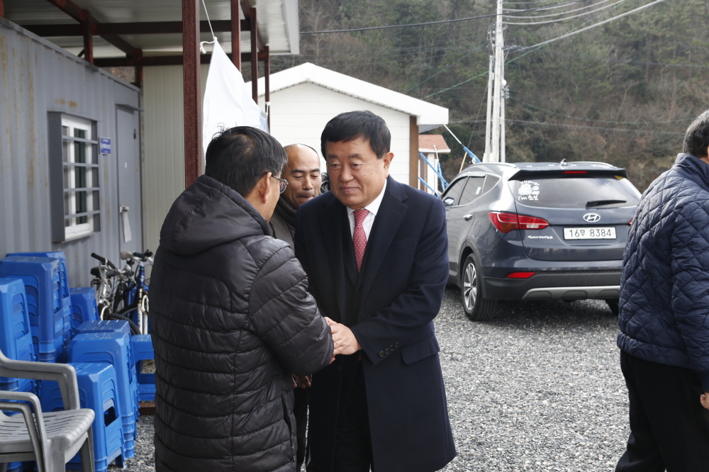 이낙연전남도지사 진도항 세월호유가족 위문 첨부#4