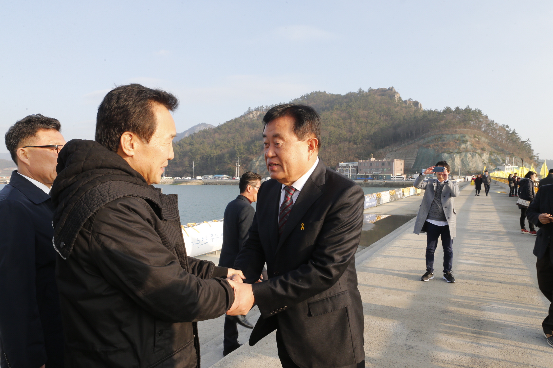 손학규 국민주권개혁회의 의장 진도항 세월호 유가족 방문 첨부#1