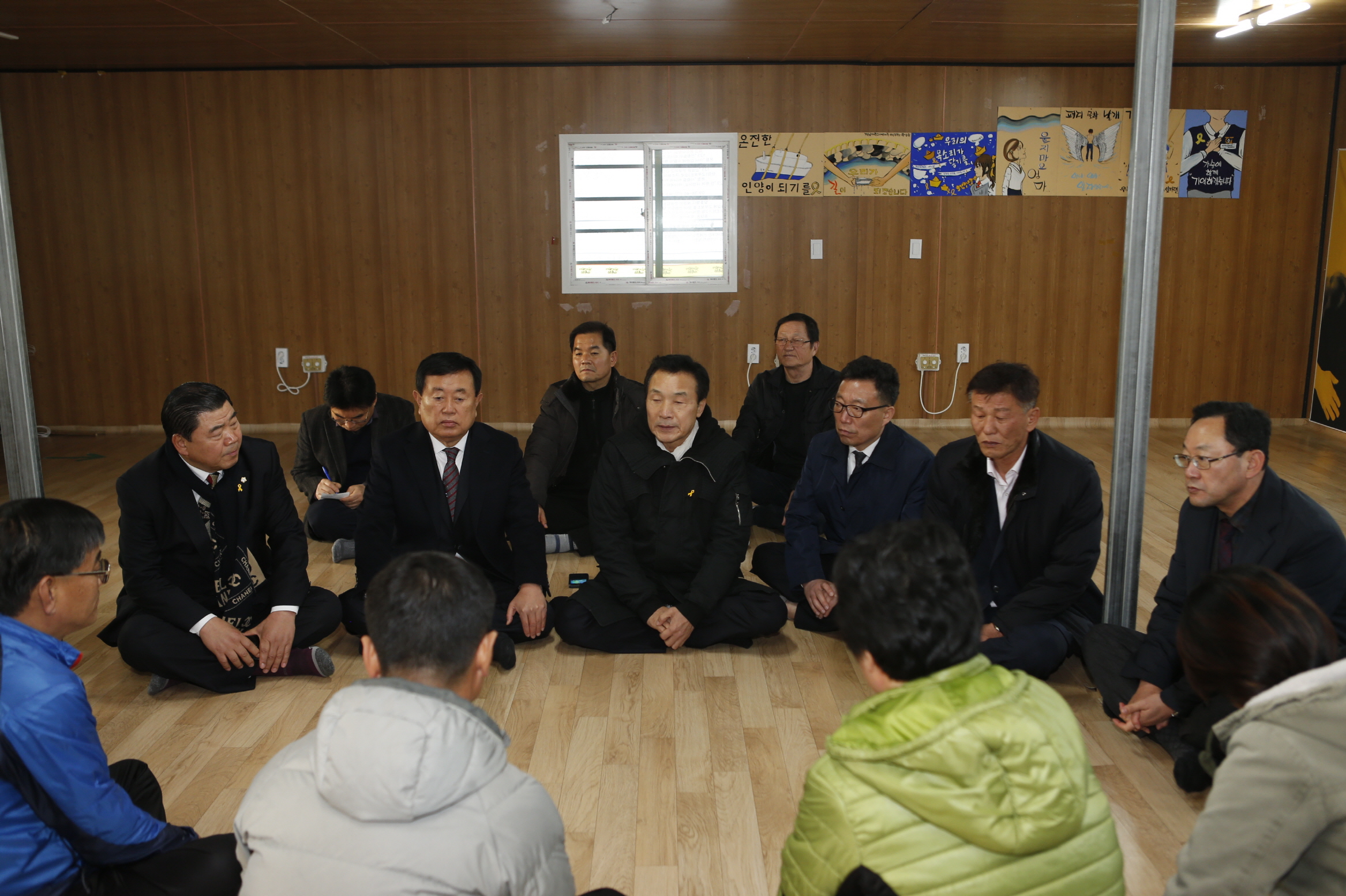 손학규 국민주권개혁회의 의장 진도항 세월호 유가족 방문 첨부#4