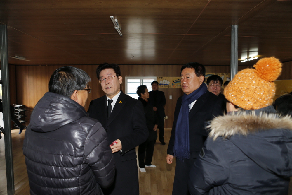 이재명 성남시장 진도항 세월호 유가족 방문 첨부#4