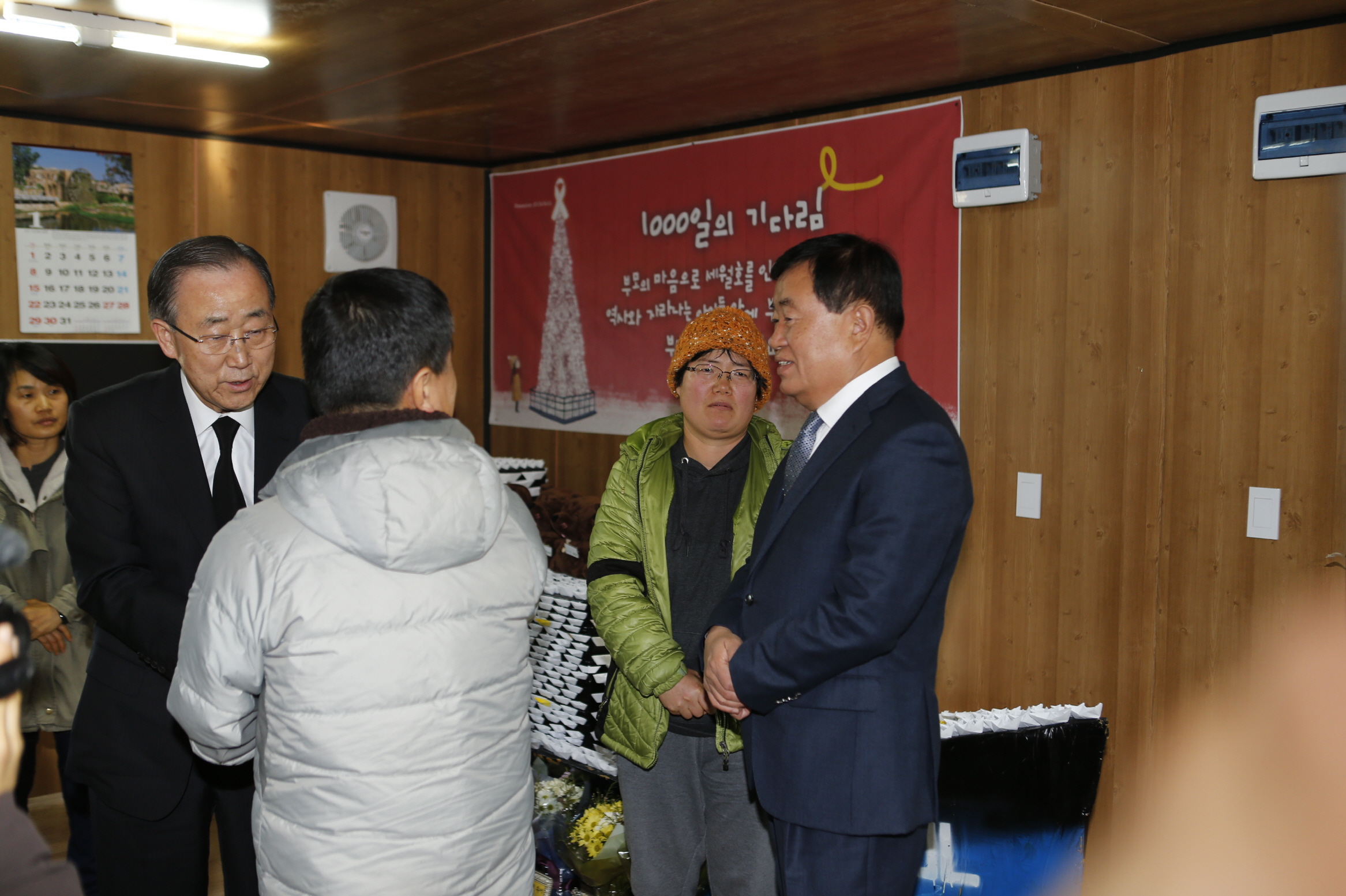 반기문 전UN사무총장 진도항 세월호 유가족 방문 첨부#2