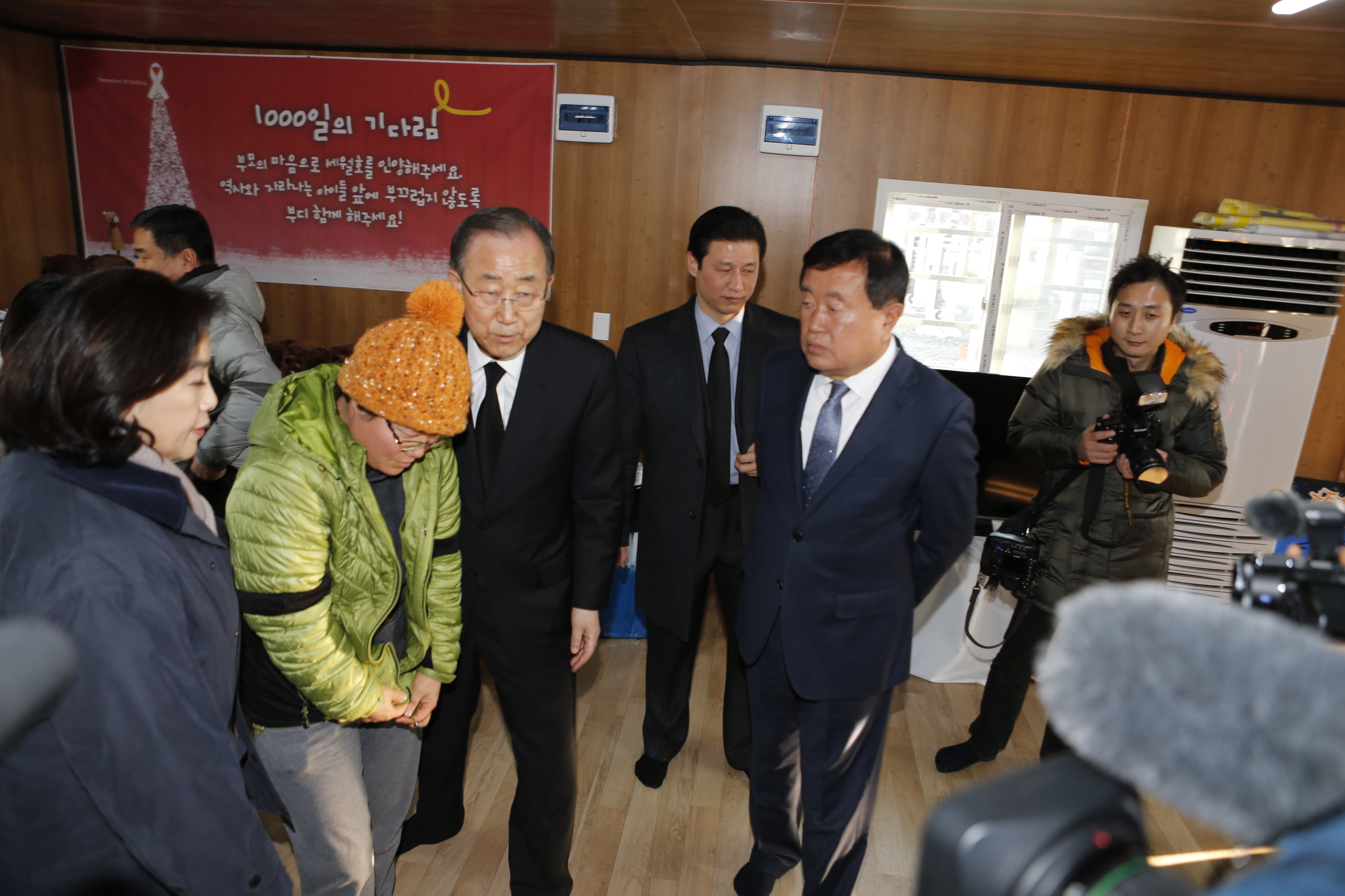 반기문 전UN사무총장 진도항 세월호 유가족 방문 첨부#3