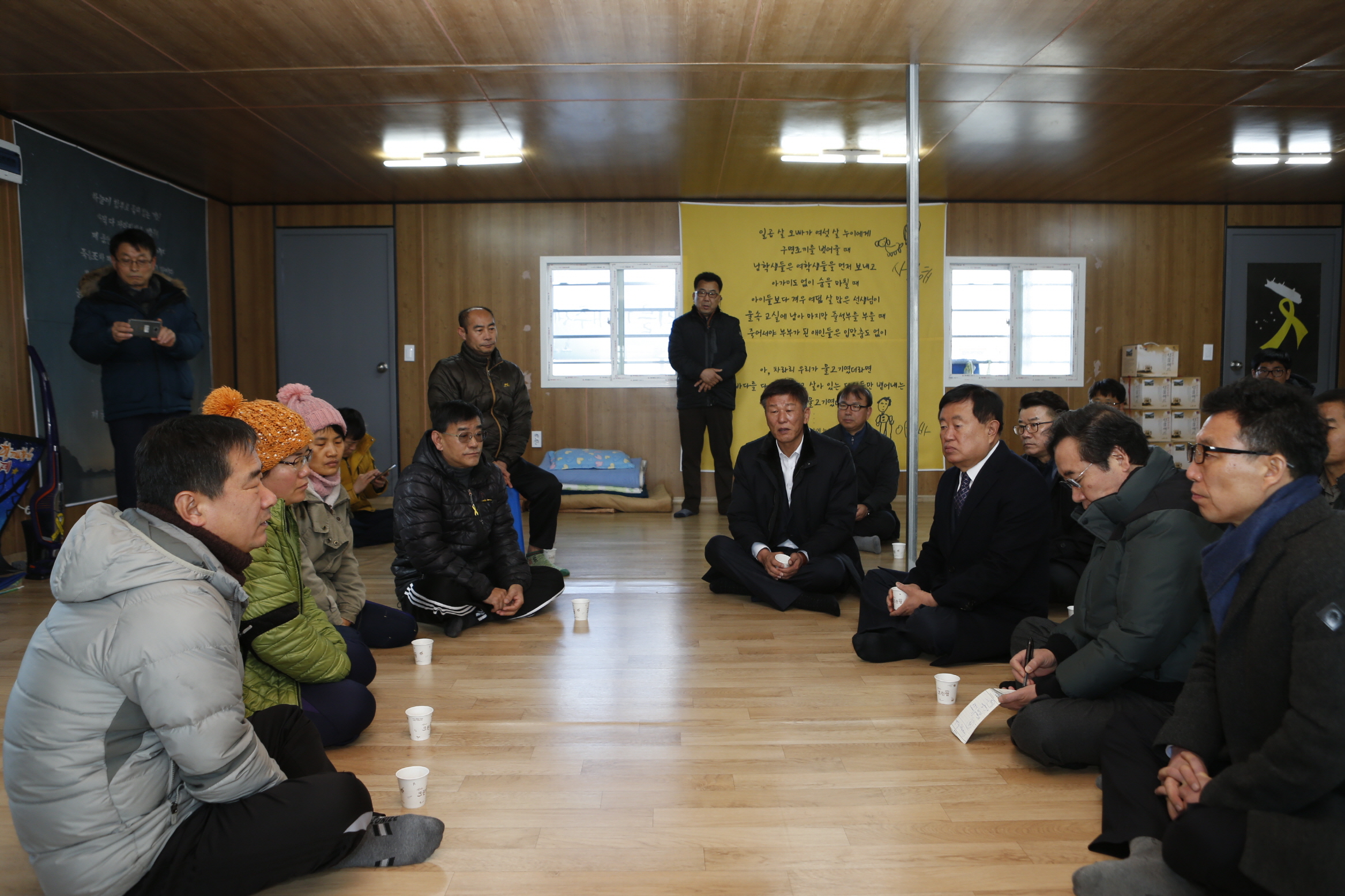 이낙연전라남도지사 설맞이 진도항 세월호유가족 위문 첨부#3