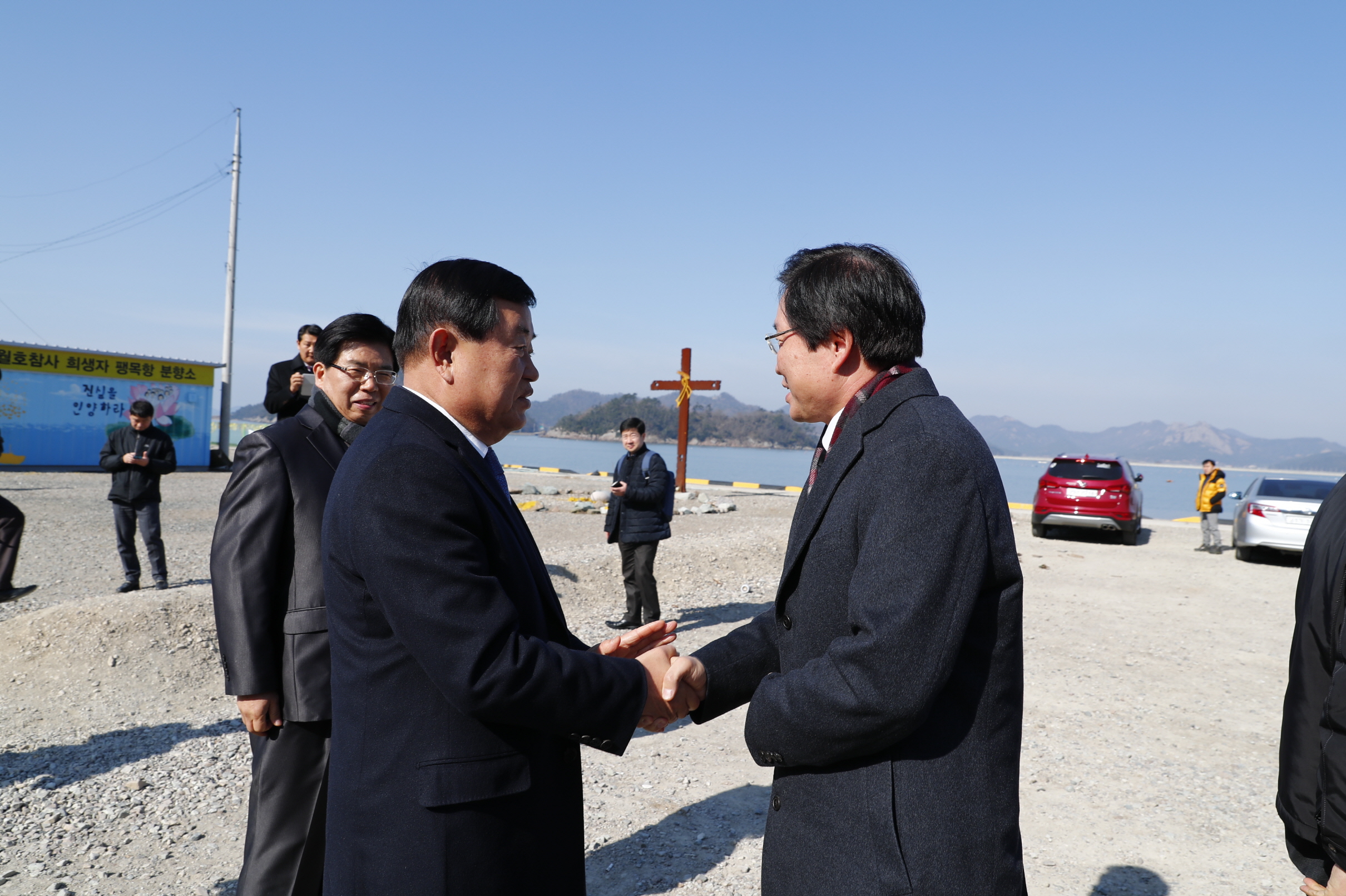 김영석해양수산부장관 세월호 유가족 위문 이미지