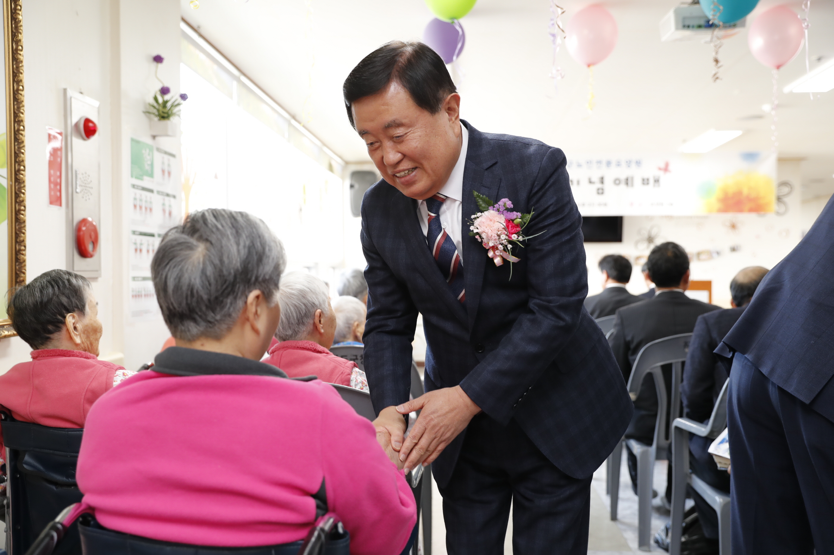 노인요양원 증축기념 예배 이미지